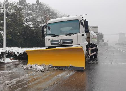 大型清雪车.png